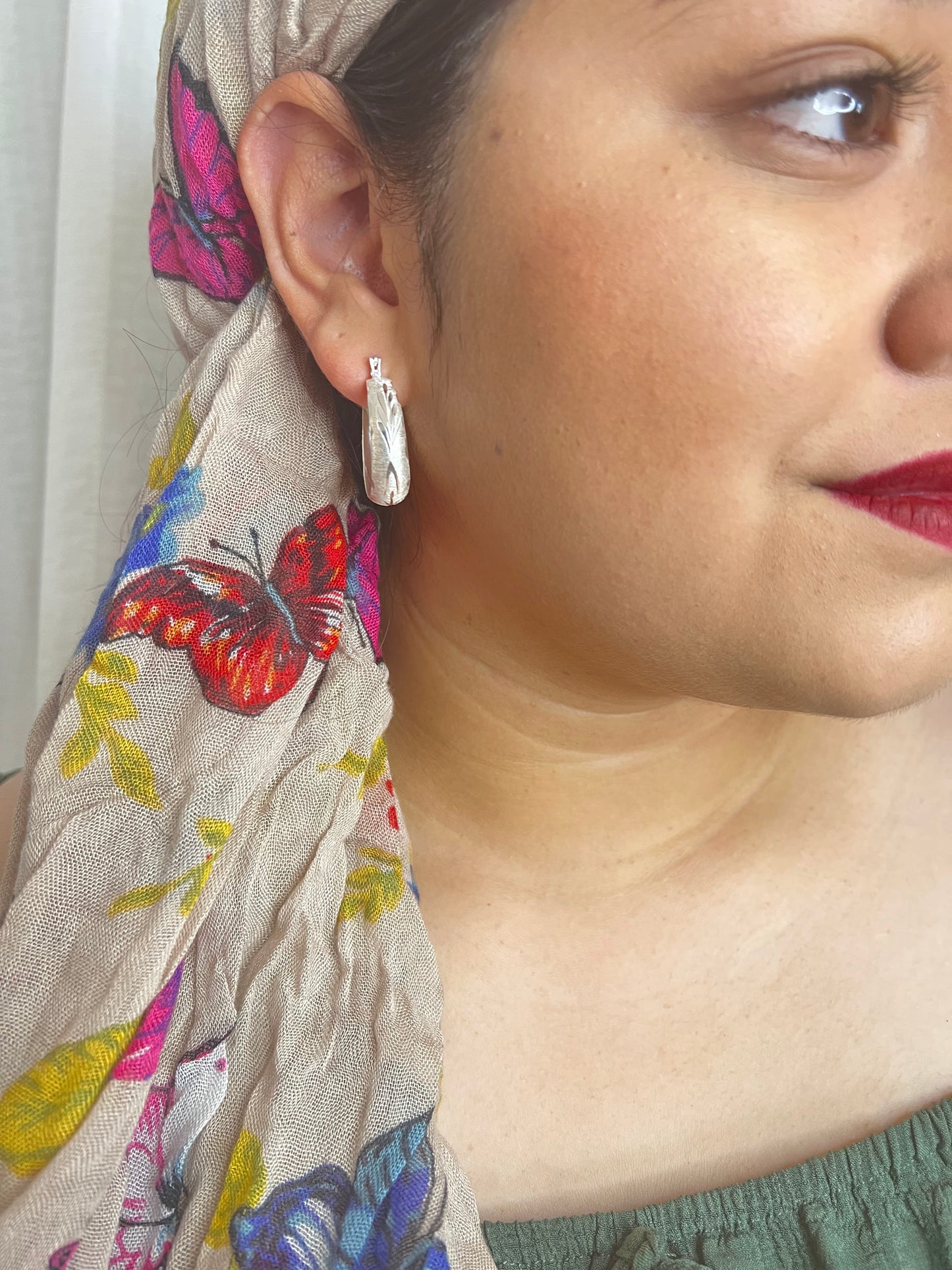 Coqueta India/ silver hoops